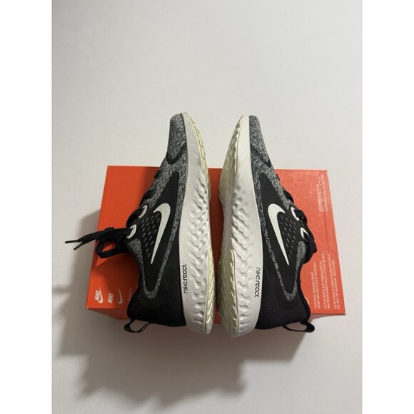 New Women’s Size 6 Black White Nike Legend React Running Shoes AA1626 009 - Picture 5 of 10